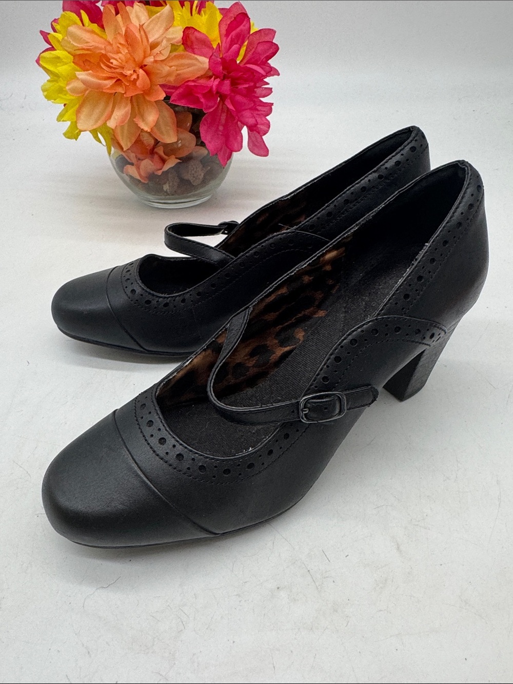 Clarks Bendables Women’s Black Mary Jane Heels - Classic Brogue Detail Size 6.5
